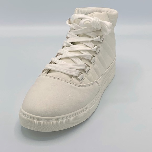 mid top casual shoes